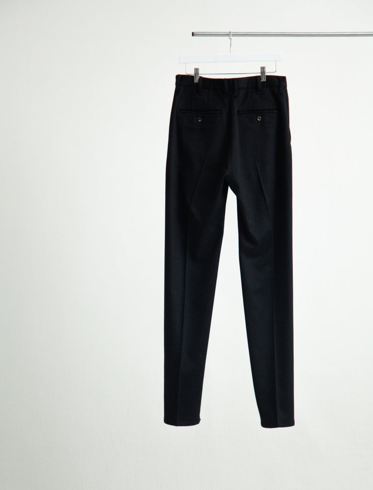 NO TUCK TROUSERS