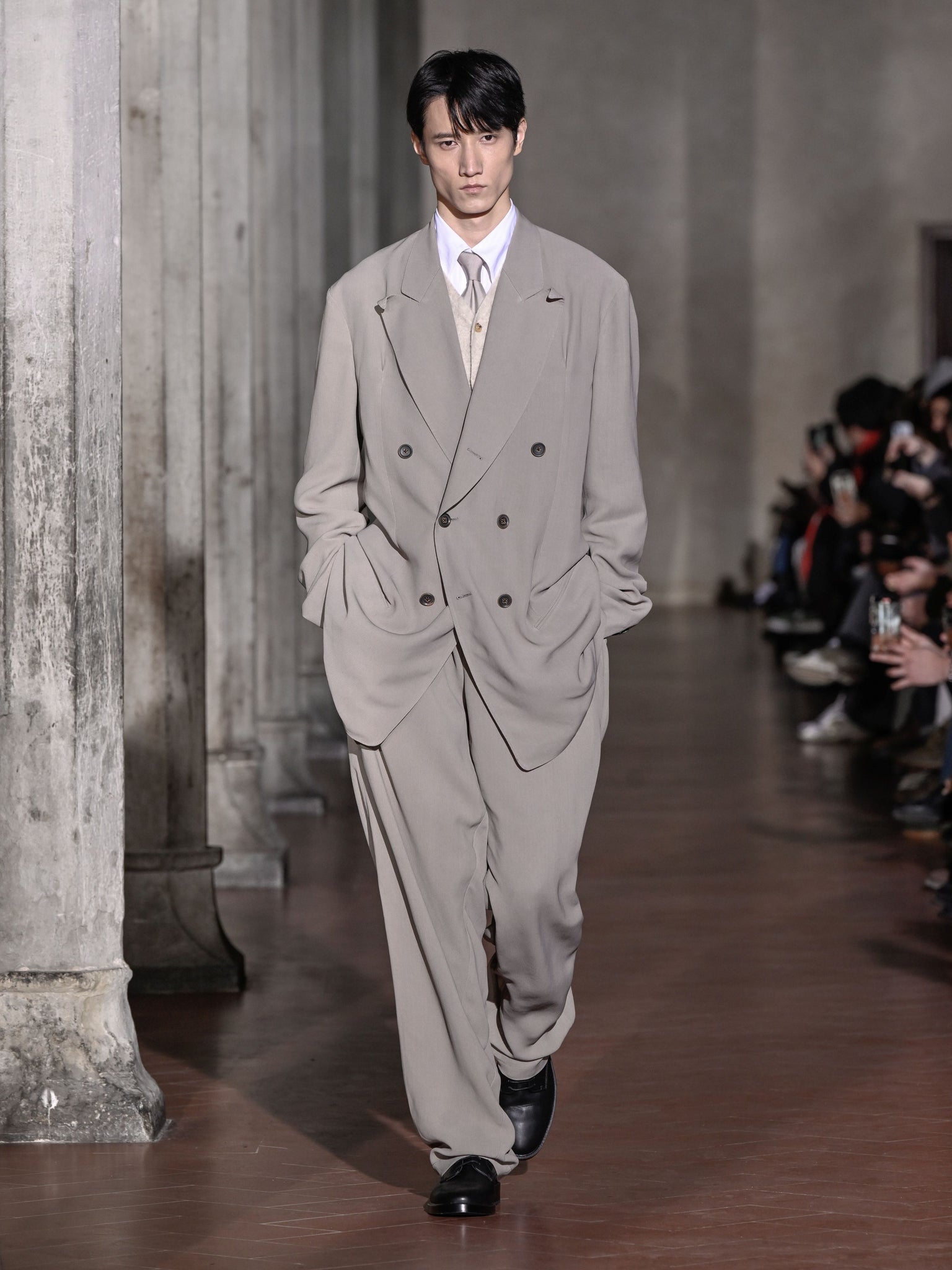 DRAPED CONSTRUCTION BOWED LAPEL JACKET