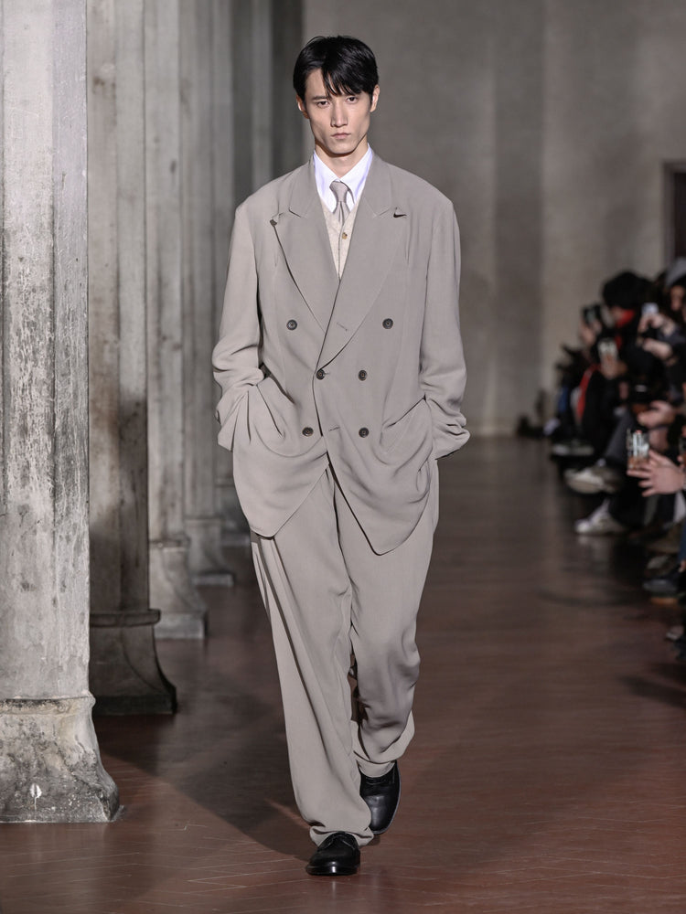 DRAPED CONSTRUCTION BOWED LAPEL JACKET