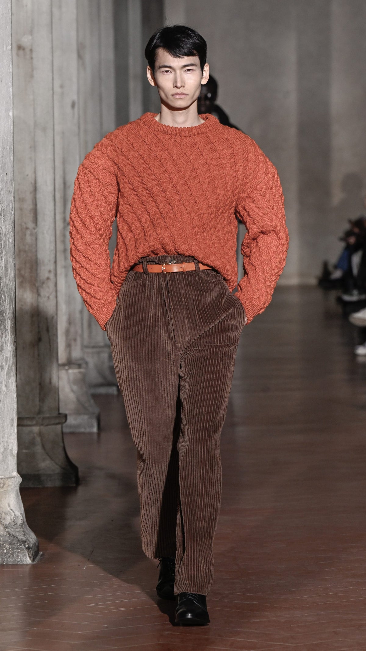 LOOK ITEM 09