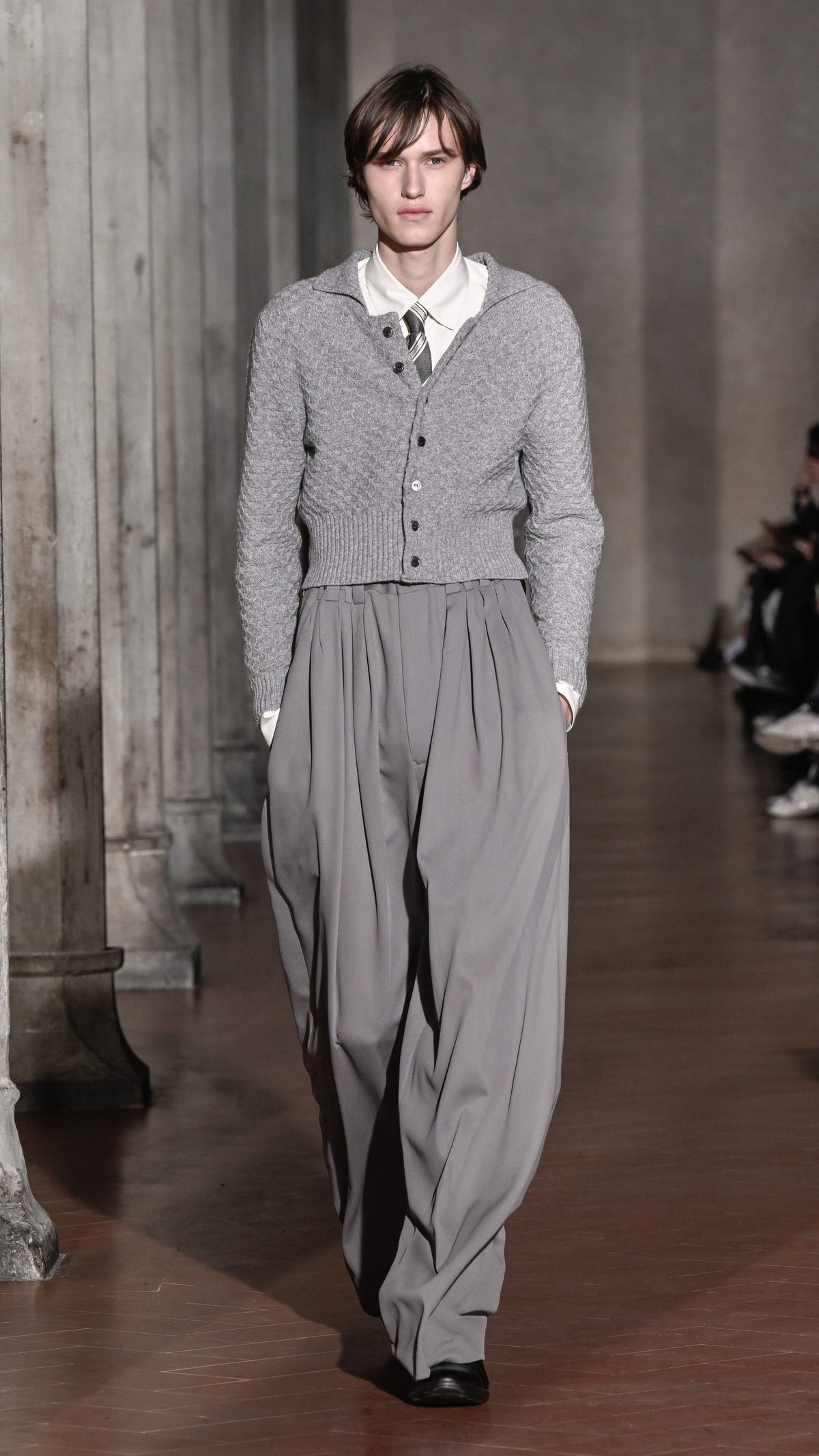 LOOK ITEM 16