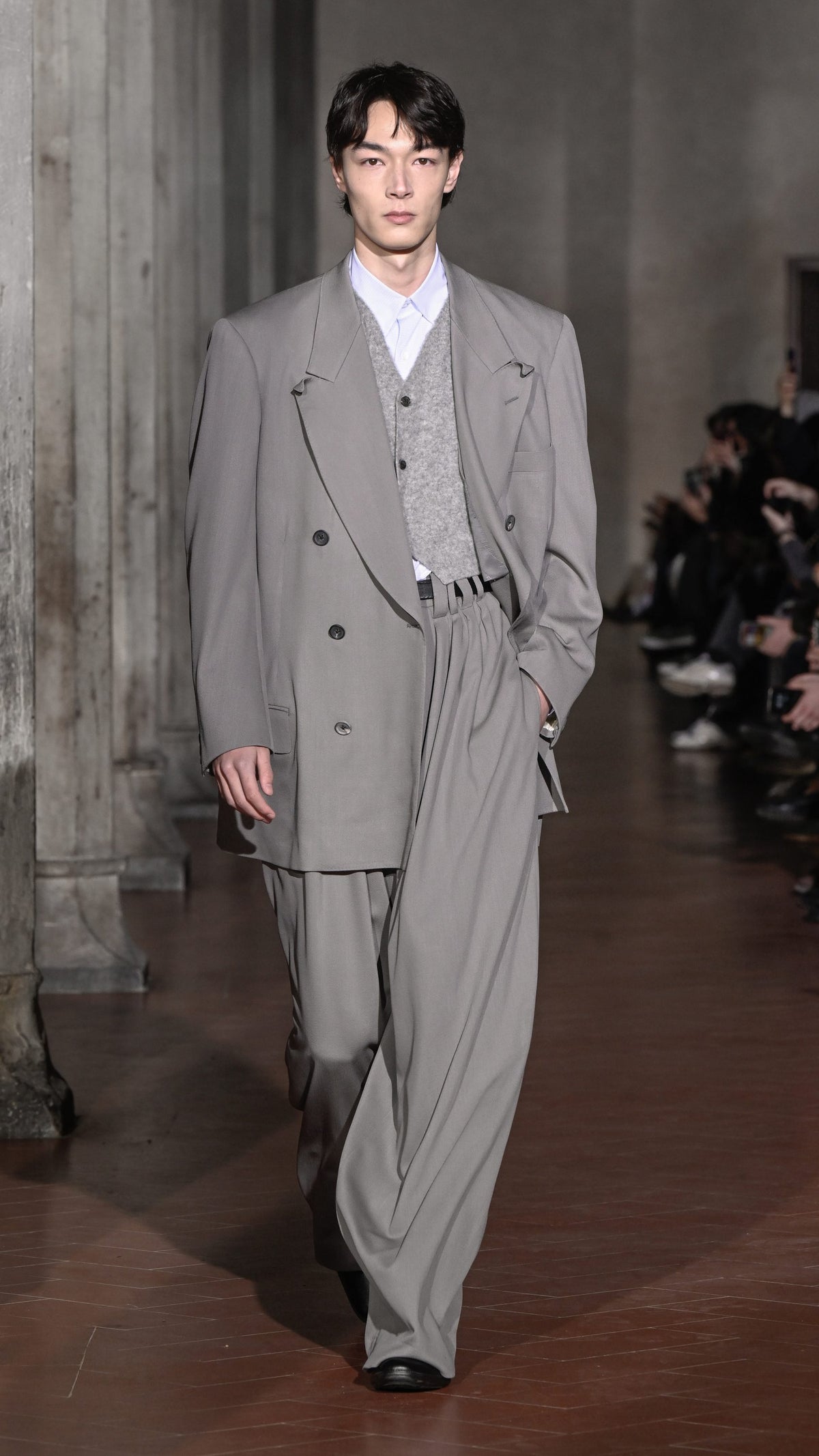 LOOK ITEM 17