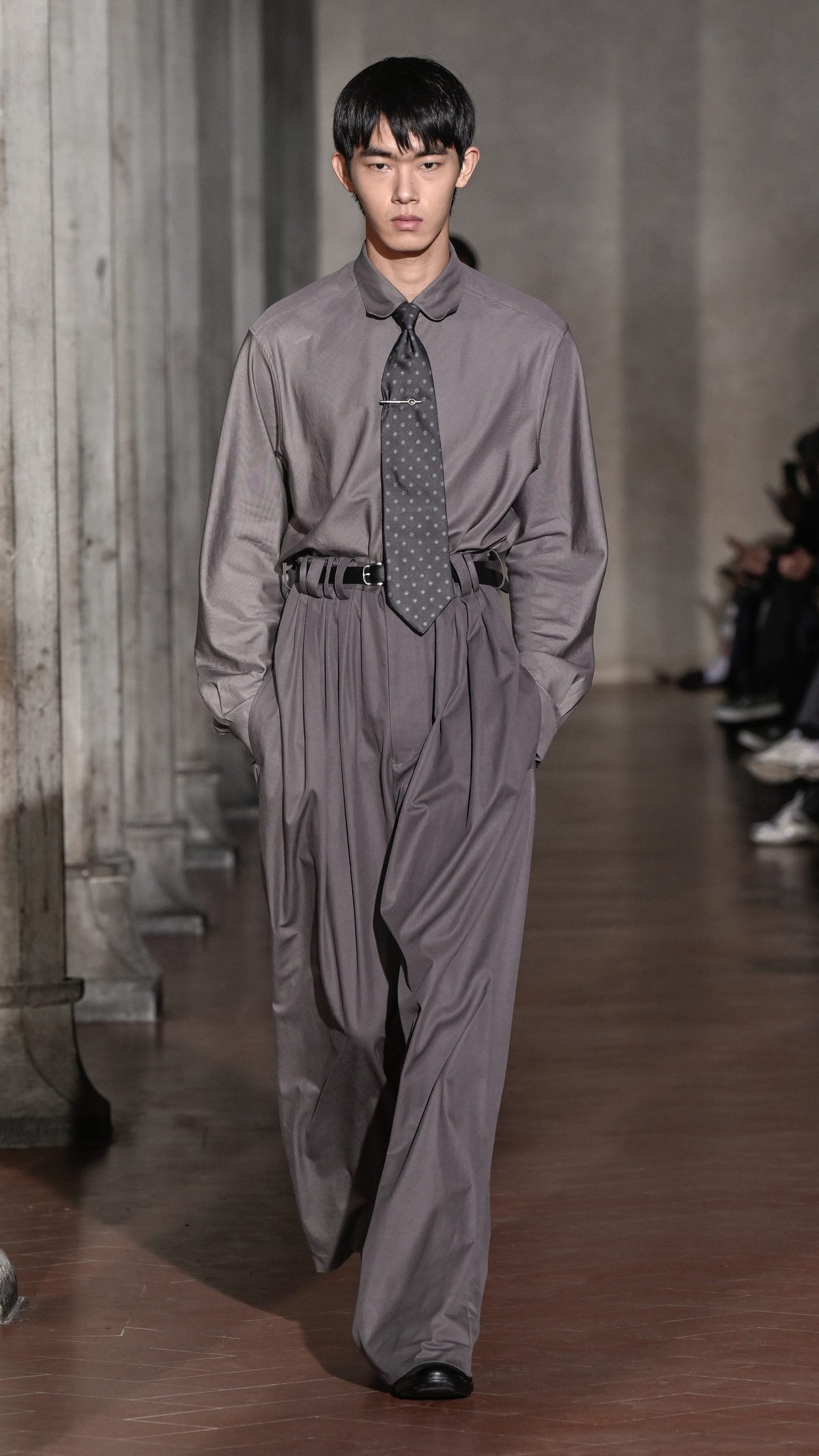 LOOK ITEM 19