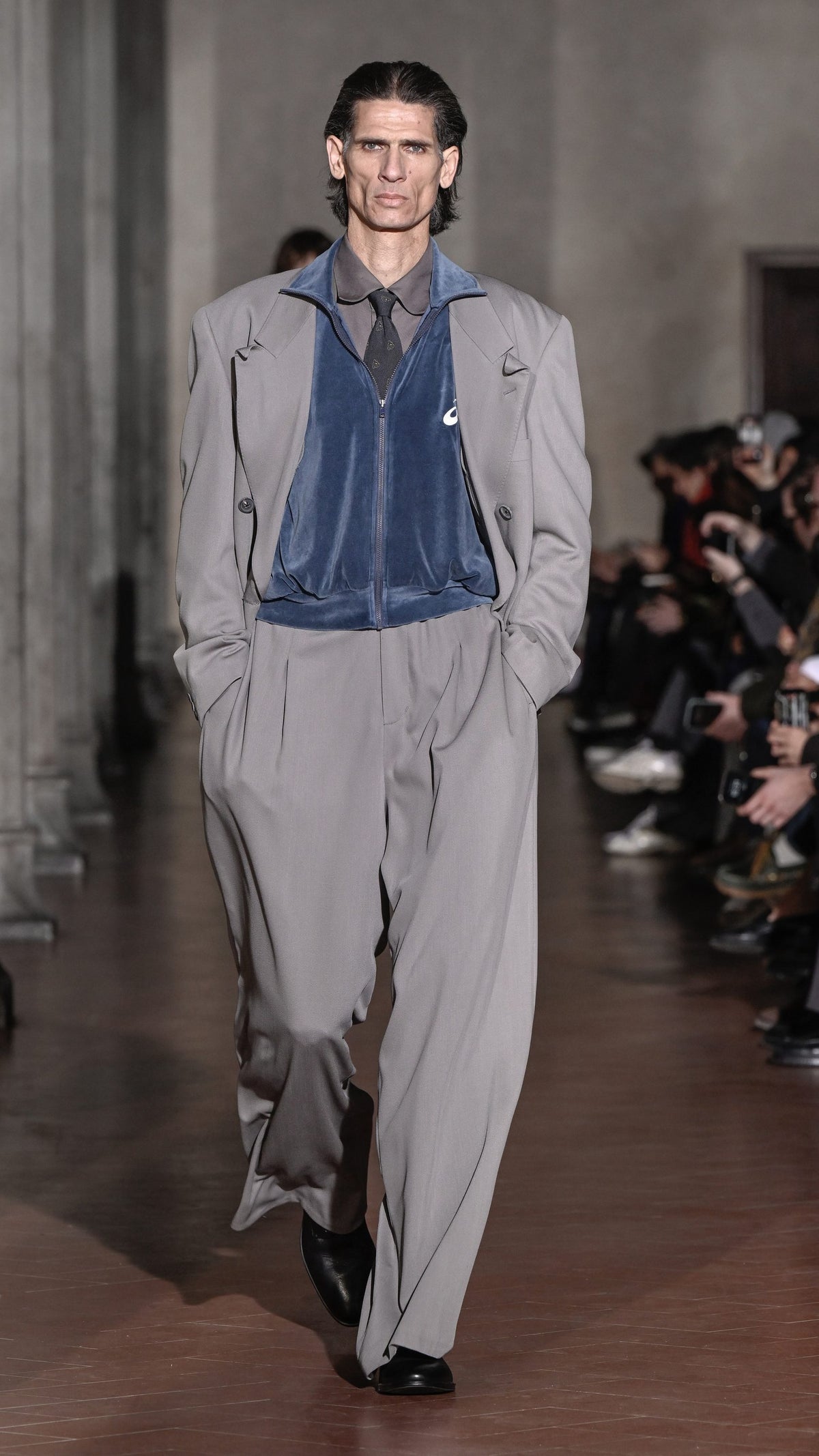 LOOK ITEM 21