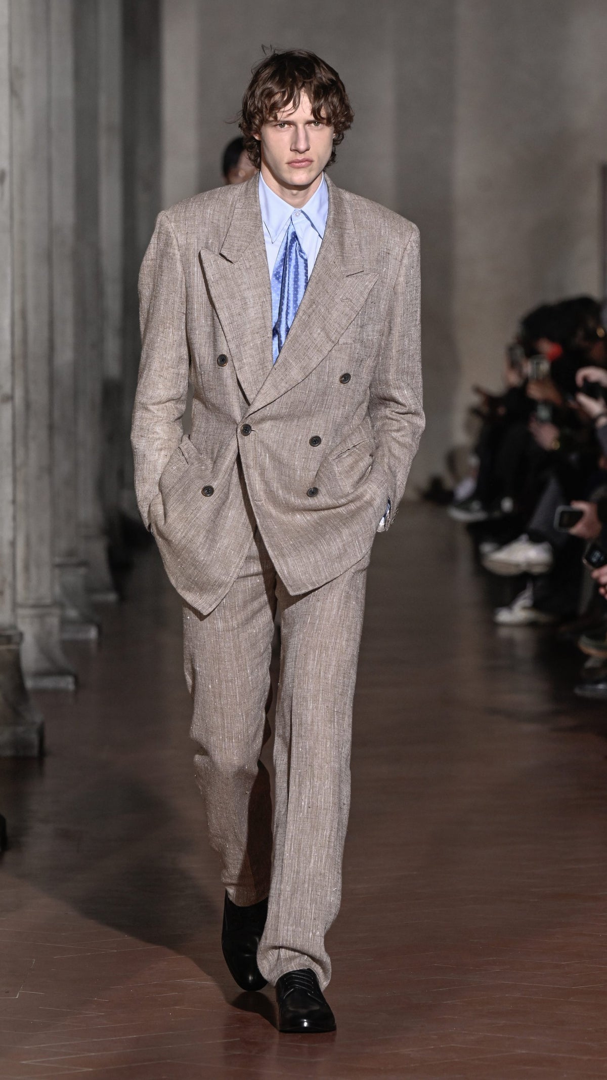 LOOK ITEM 22