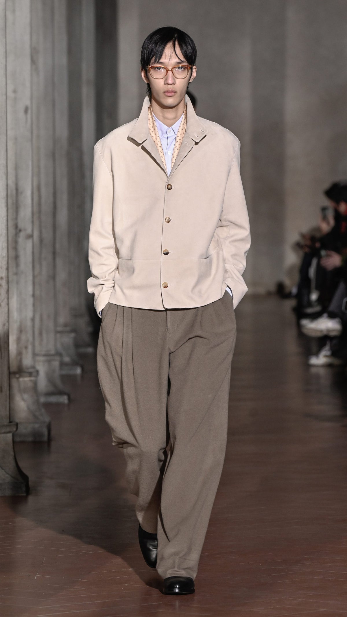 LOOK ITEM 23