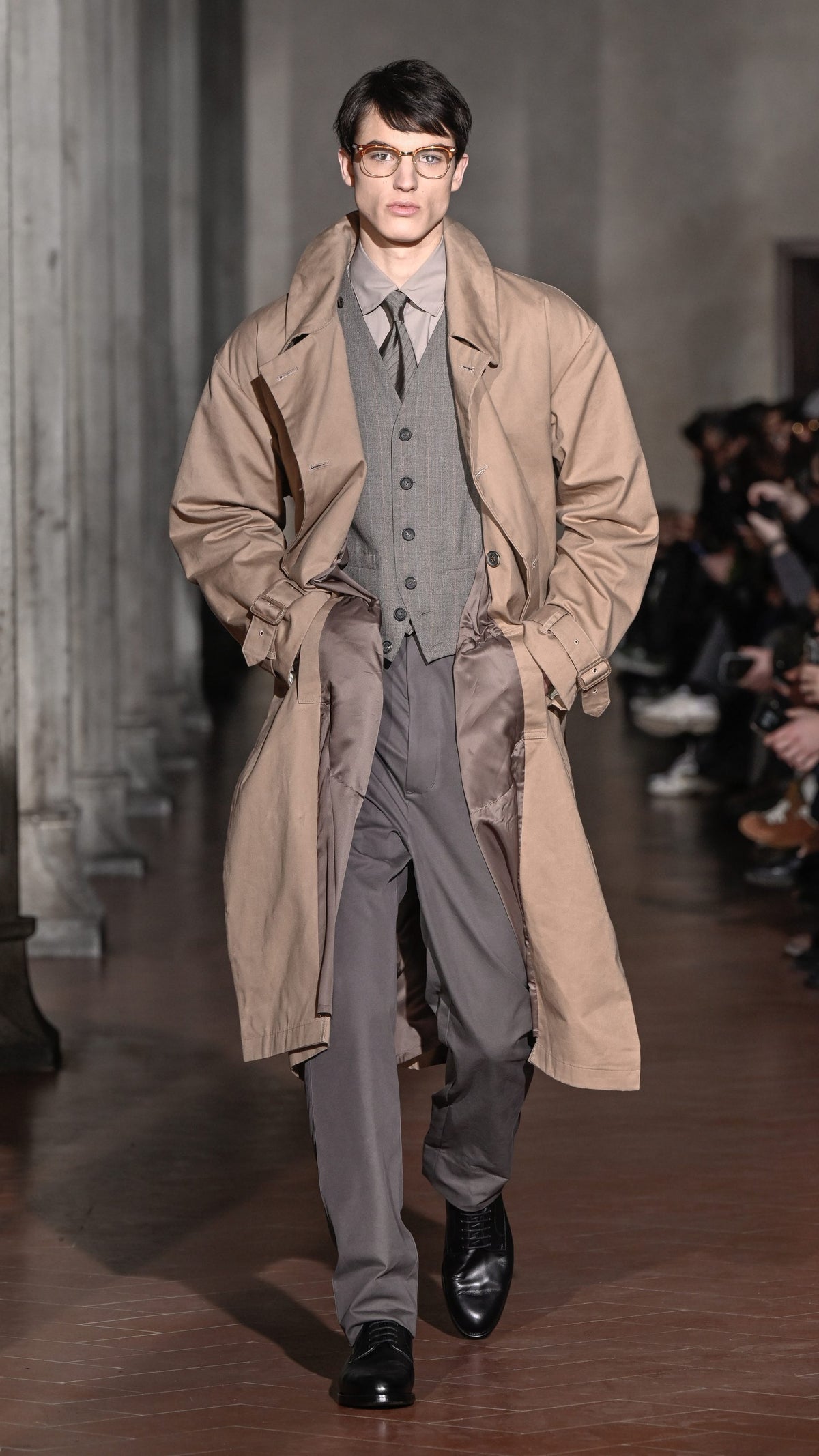 LOOK ITEM 24