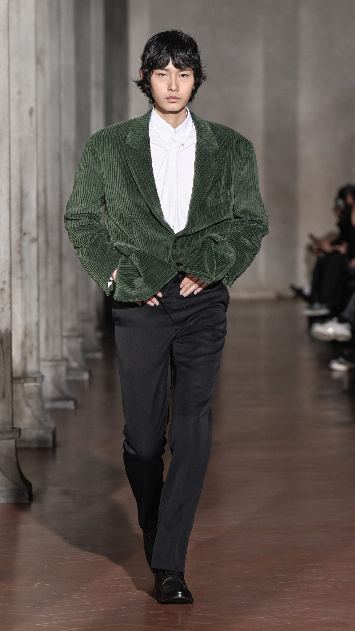 LOOK ITEM 30