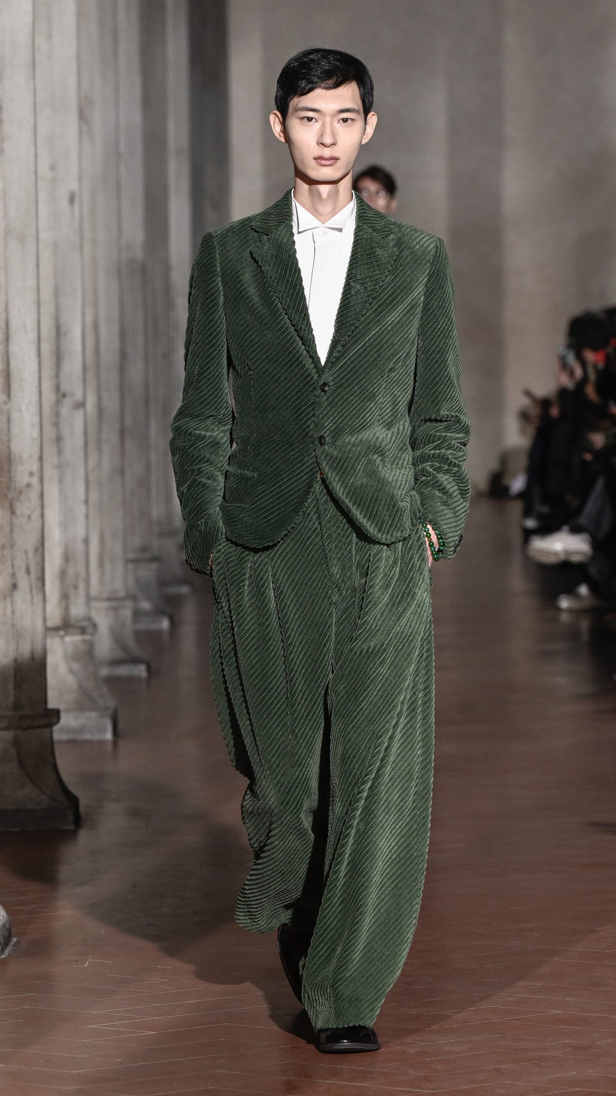 LOOK ITEM 31