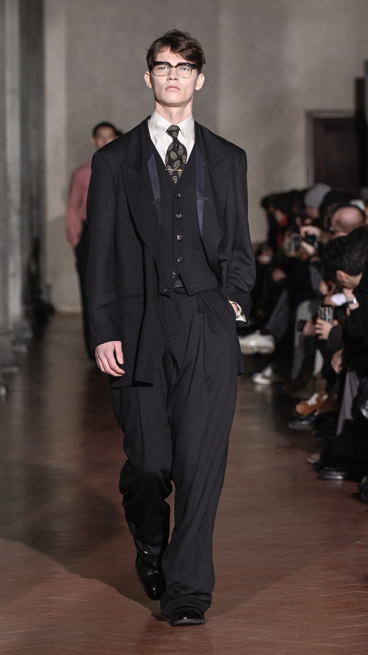 LOOK ITEM 32