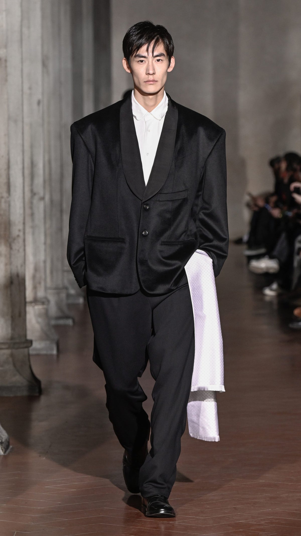 LOOK ITEM 34